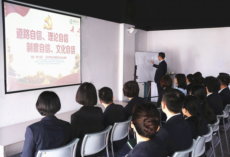 圖為黨課現(xiàn)場